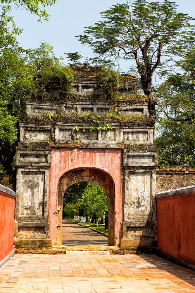 Crumbling Gate