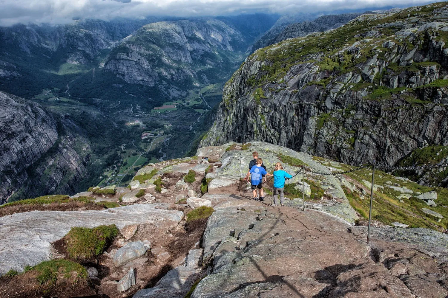 Kjerag chains