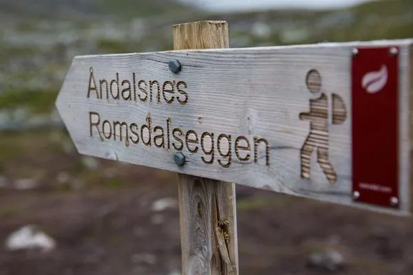 Romsdalseggen Sign Norway itinerary