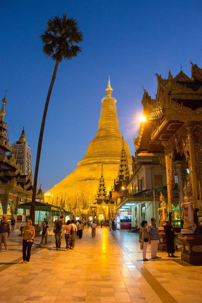 Shwedagon at night