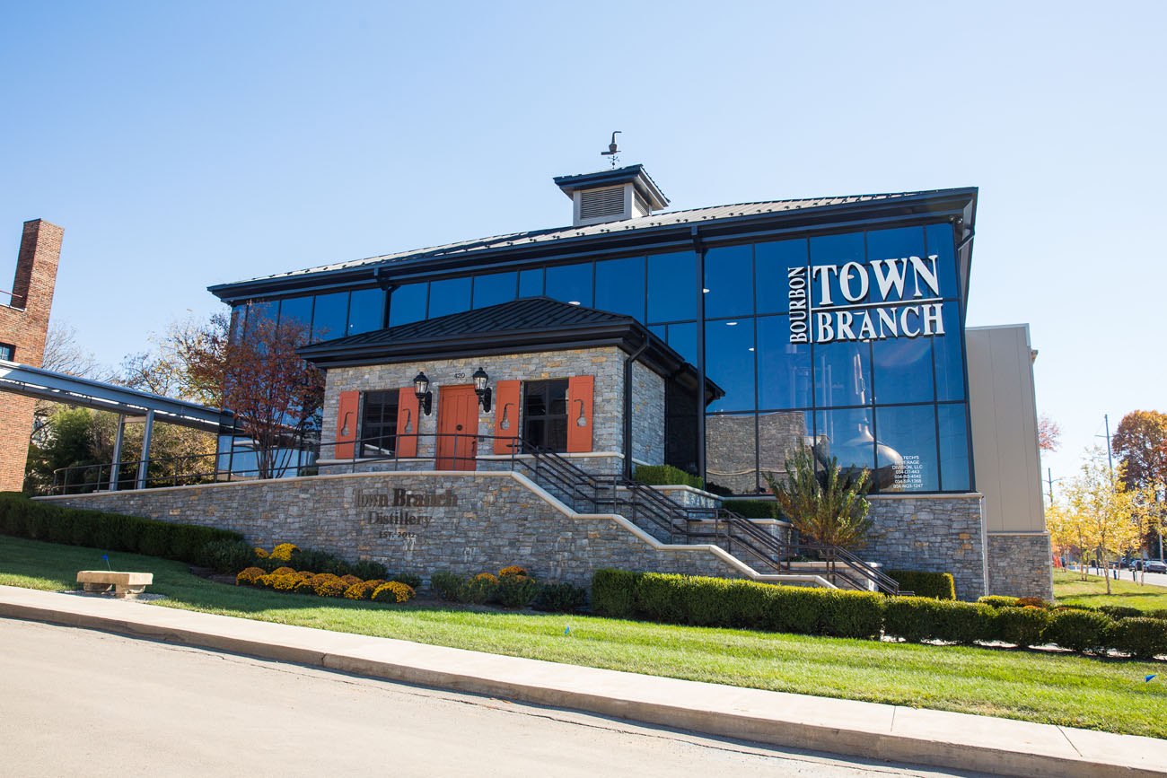 Best Distilleries to Visit on the Kentucky Bourbon Trail Earth Trekkers