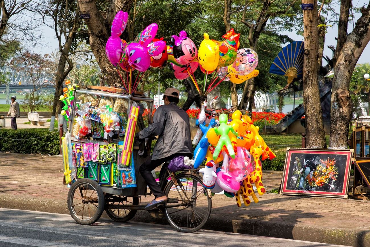 Balloons on a rickshaw