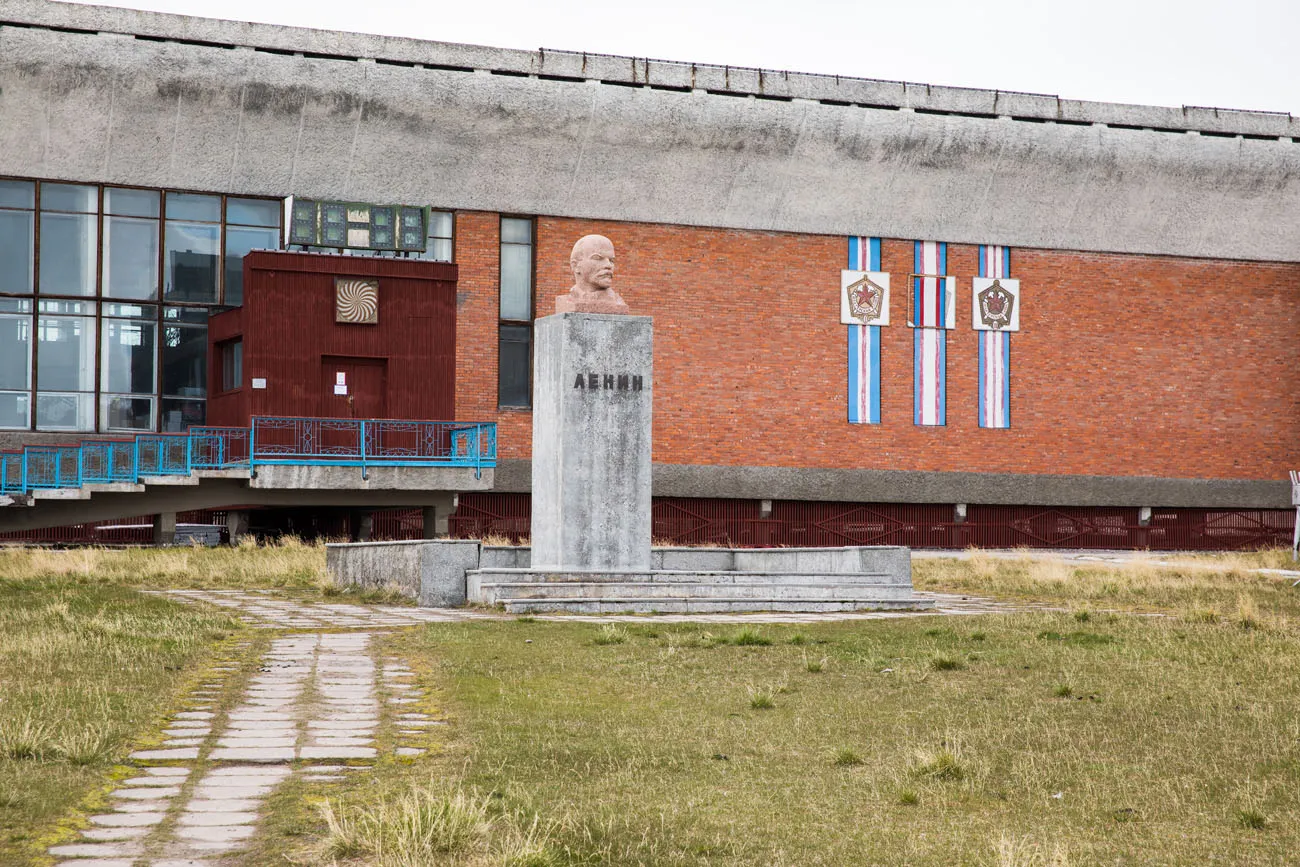 Pyramiden Gym