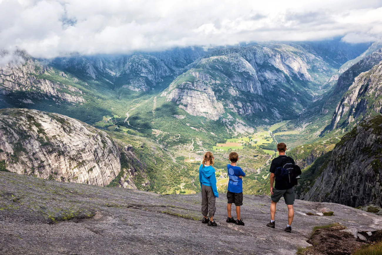 Kjeragbolten Hike