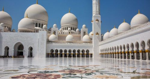 A Visit to the Sheikh Zayed Grand Mosque - Earth Trekkers