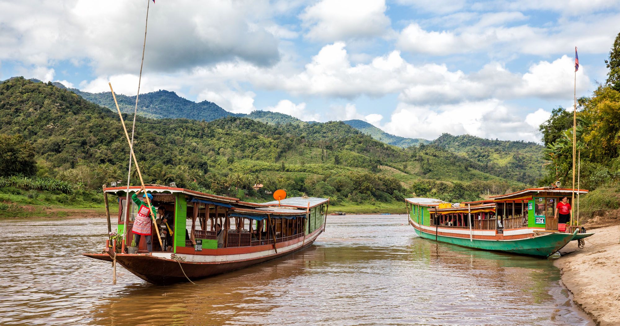 Taking the Slow Boat Down the Mekong River – Earth Trekkers