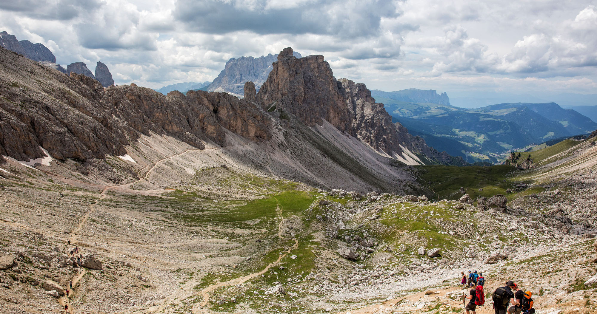 How to Hike the Puez-Odle Altopiano Trail in the Dolomites