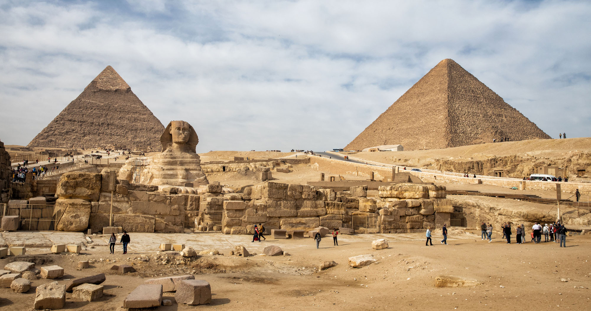 The Pyramids in The Sunny Giza Desert Egypt - Premium 500 Piece Jigsaw Puzz The pyramids in the sunny desert of giza, egypt. | Premium Photo