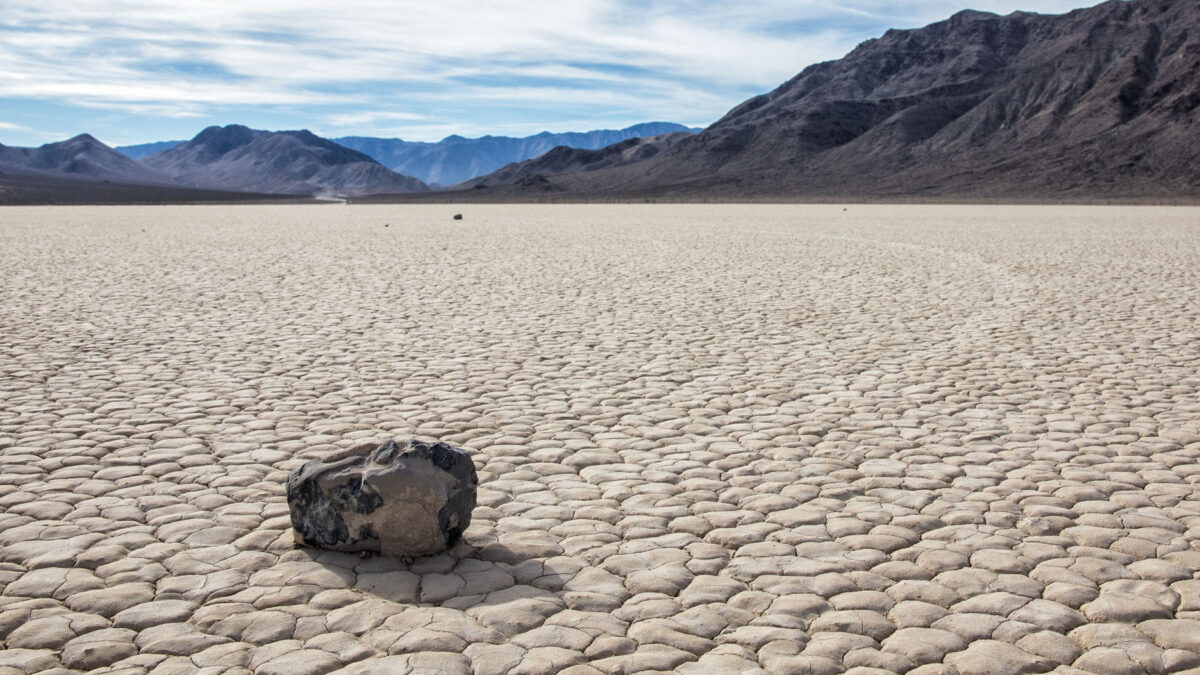 How to Visit Racetrack Playa in Death Valley National Park, image size:1200x675