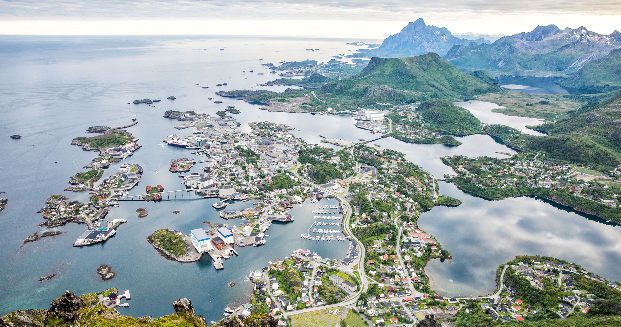 Featured image for “How to Hike Svolvaer Fløya & Djevelporten in the Lofoten Islands”