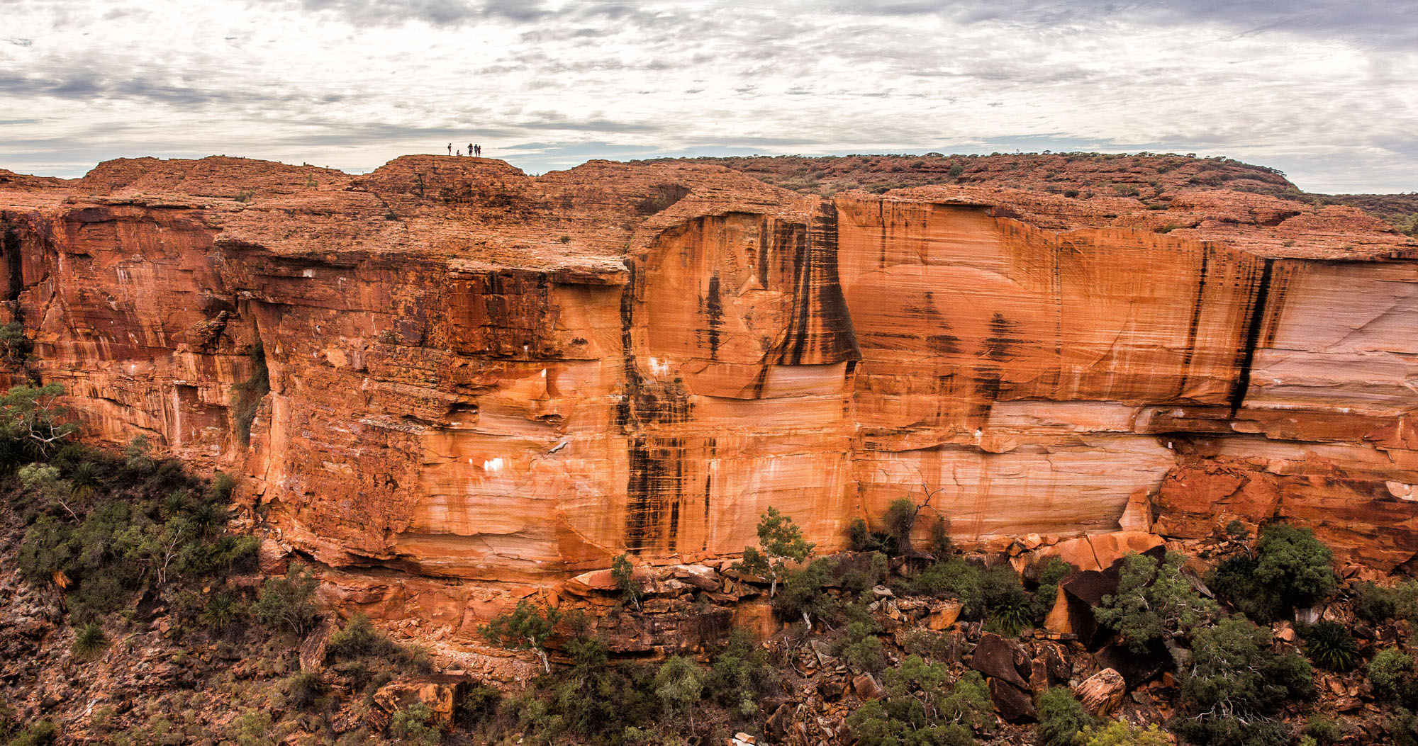 How to Hike the Rim Walk at Kings Canyon Australia Earth Trekkers