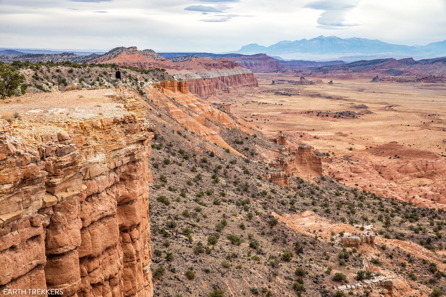 Lower South Desert Overlook