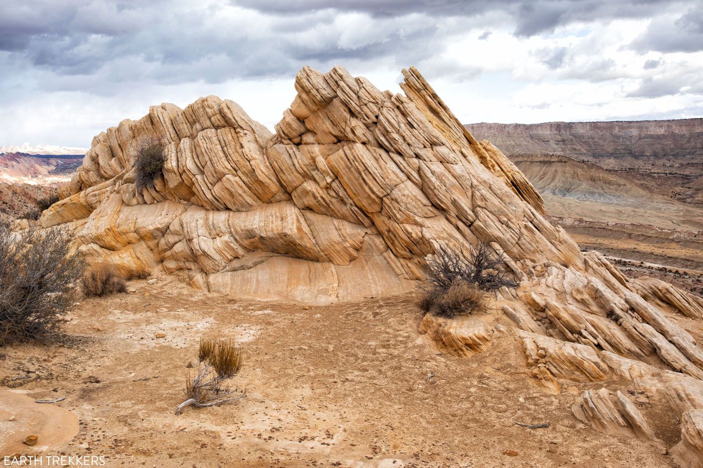 Strike Valley Overlook Rocks Loop the Fold