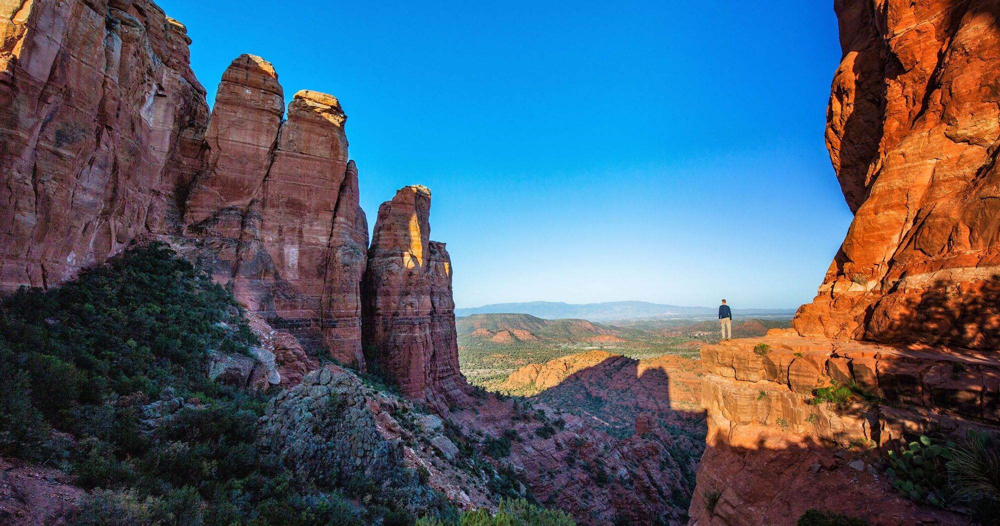 Featured image for “How to Hike to Cathedral Rock in Sedona, Arizona”