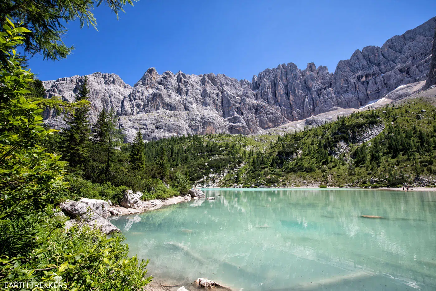 Walking around Lago Sorapis