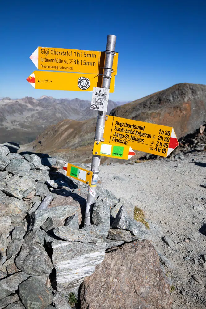 Augstbordpass Sign