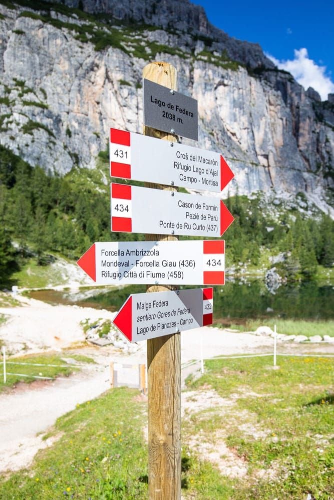 Croda da Lago Circuit Trail Sign