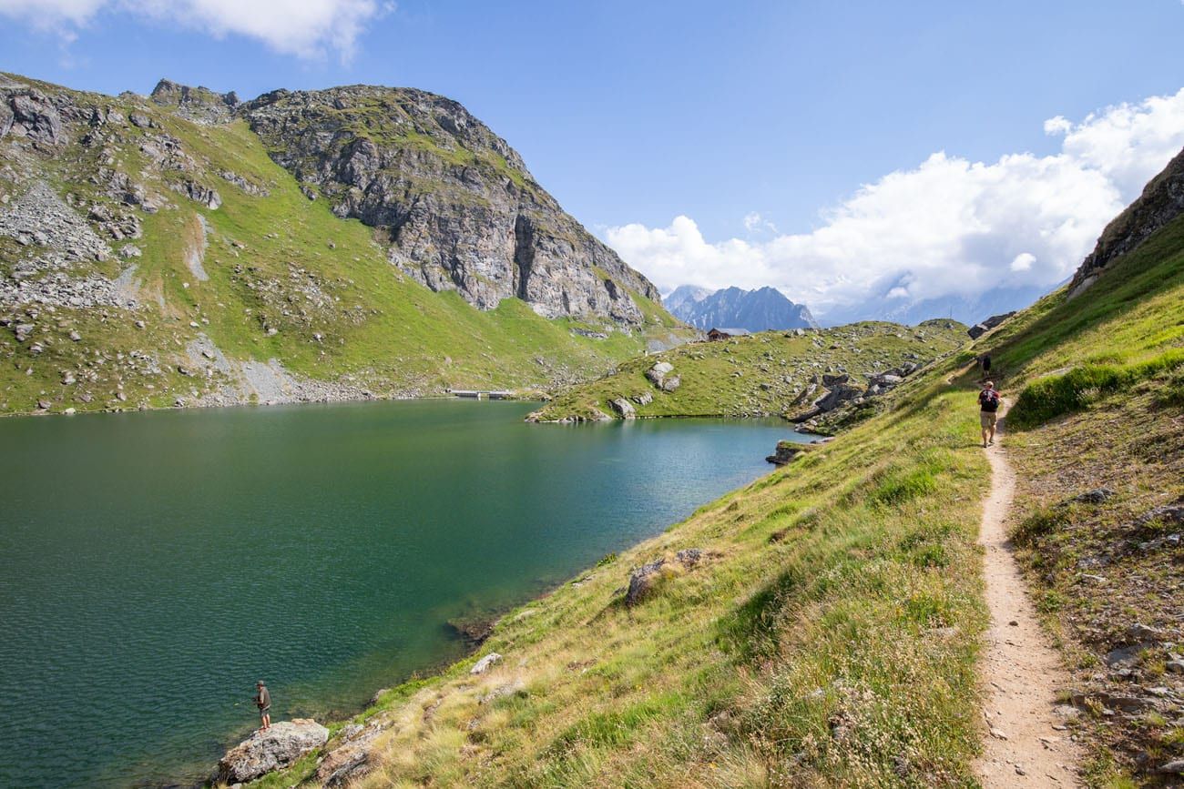 Trail to Cabane de Louvie