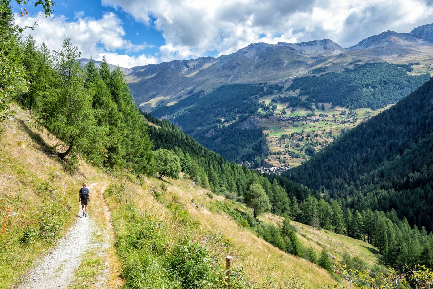 Trail to Les Hauderes