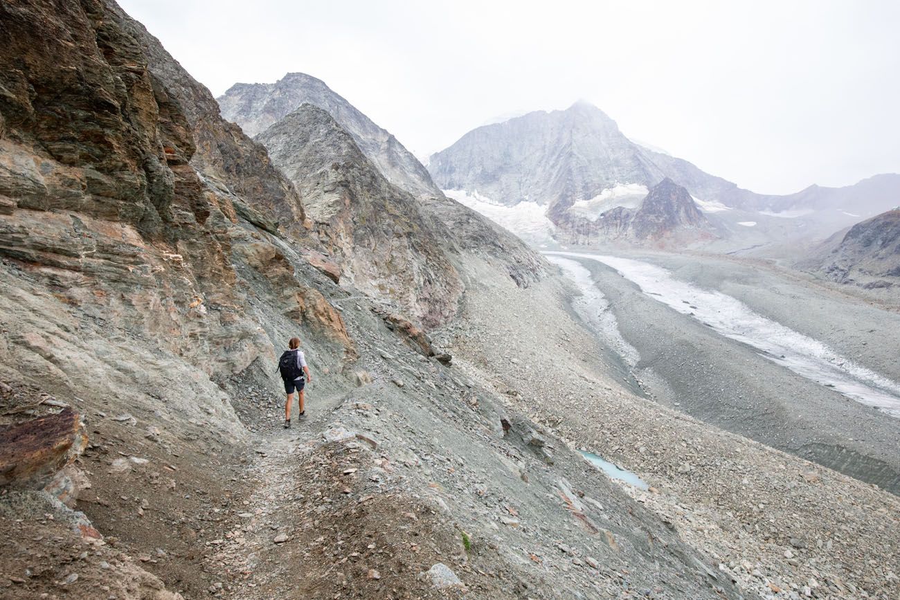 Trail to Pas de Chevres