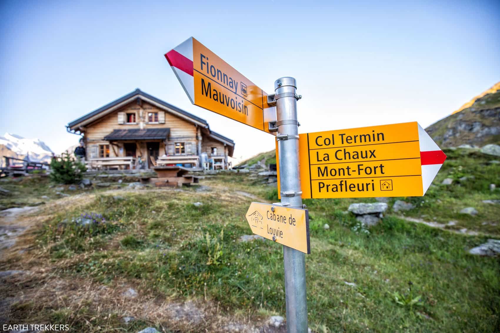 Cabane de Louvie Signs