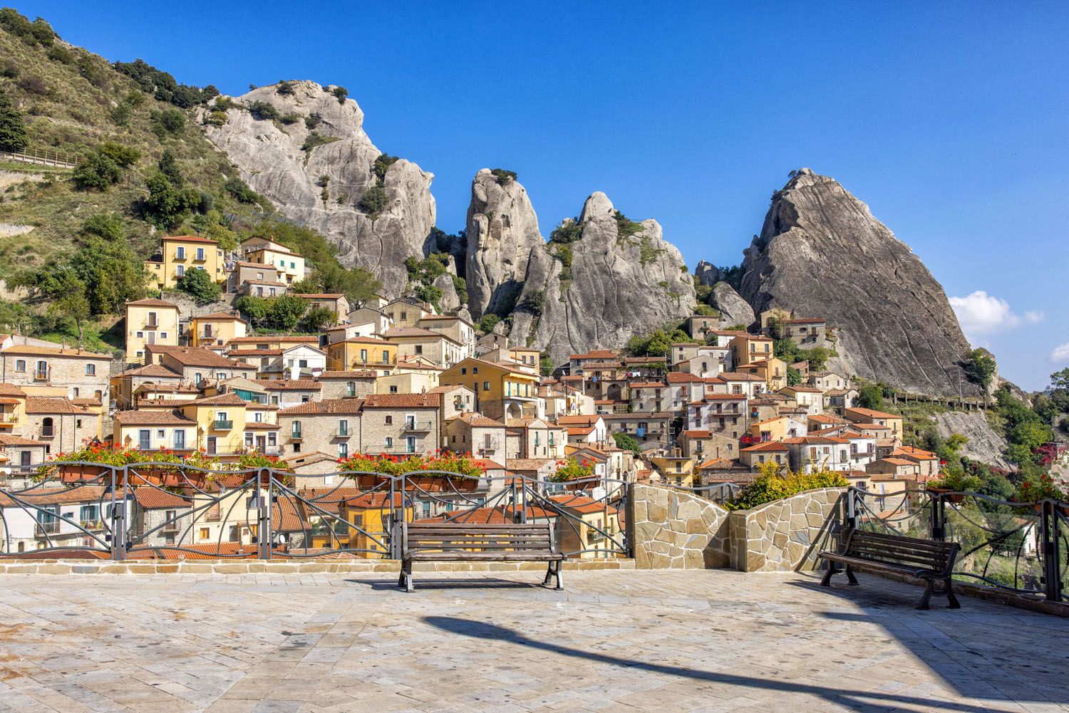 Piazza Emilio Caizzo | Things to Do in Castelmezzano