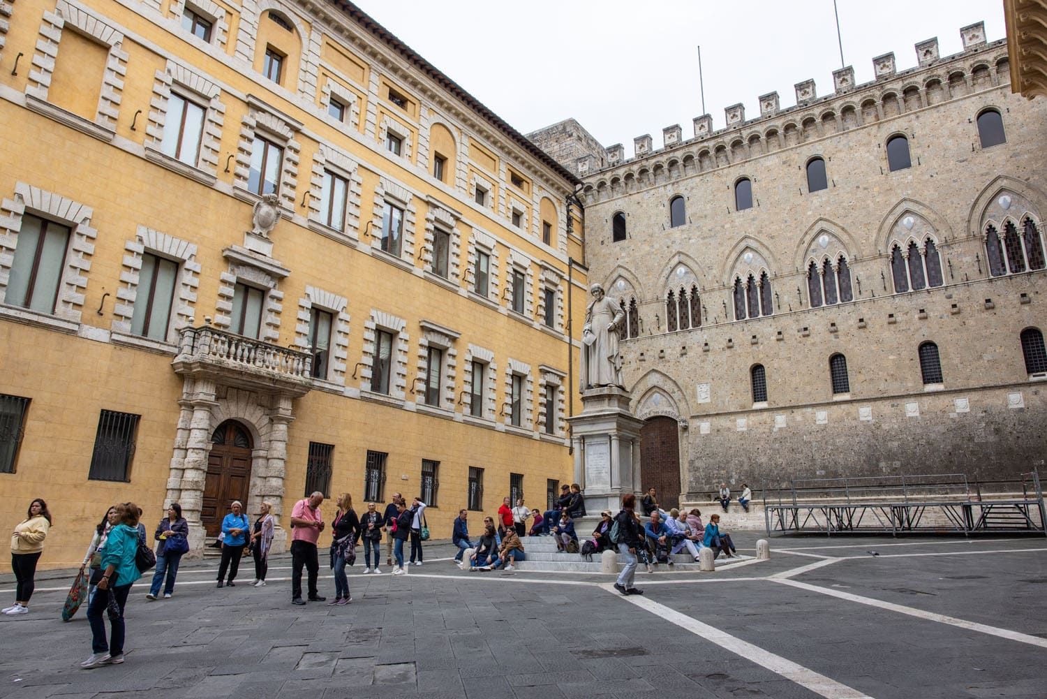 Piazza Salimbeni