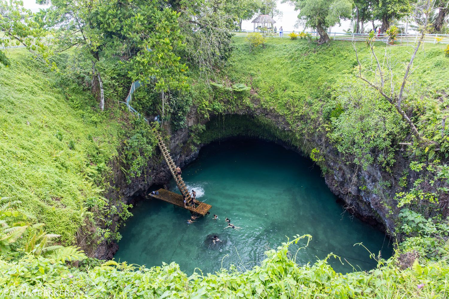 To-Sua Ocean Trench