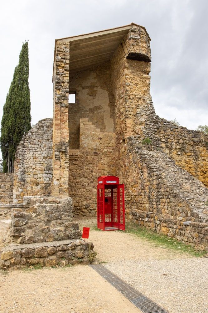 Horti Leoni Red Telephone Booth