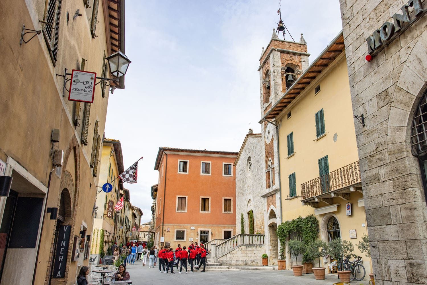 San Quirico d'Orcia Piazza della Liberta