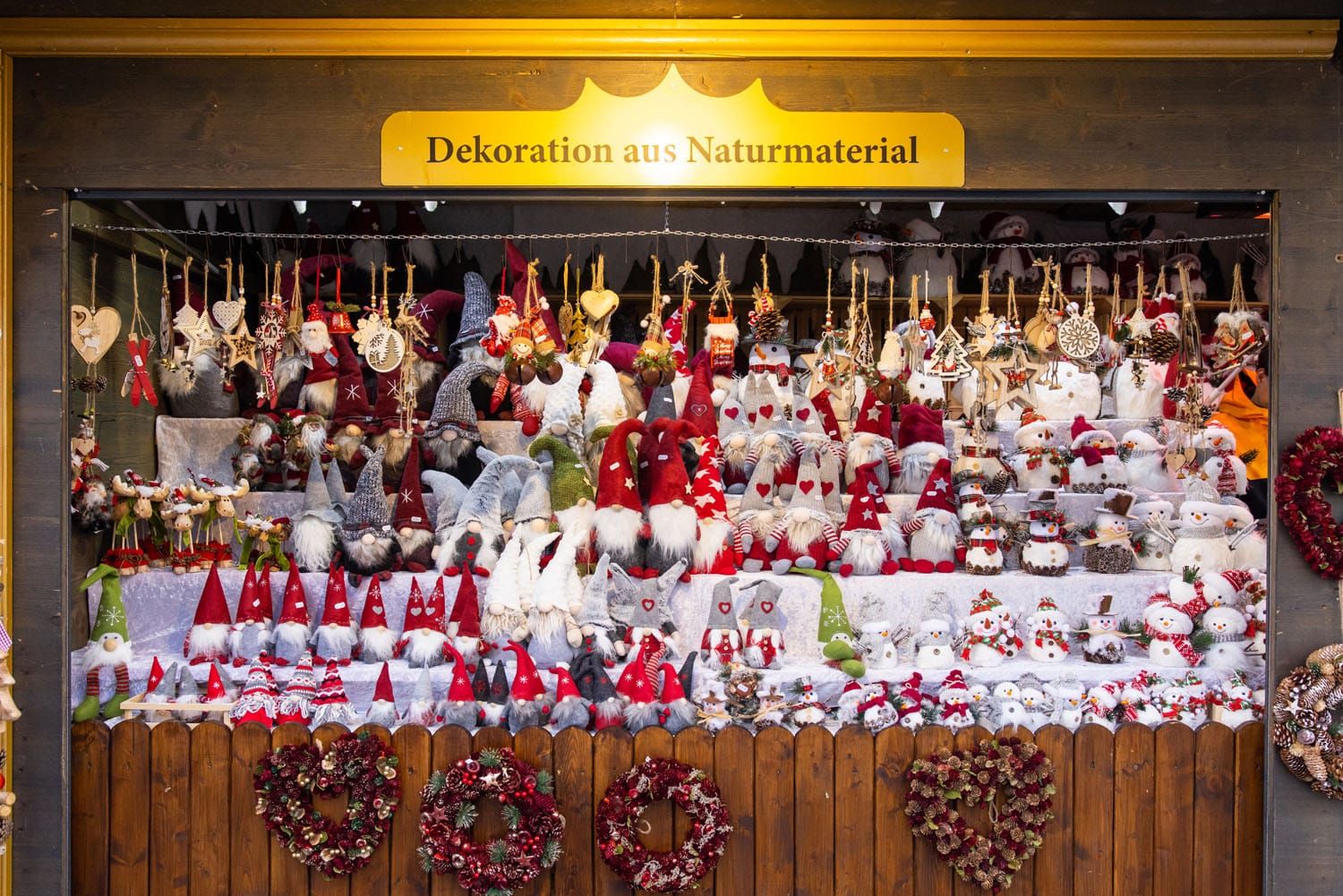 Belvedere Christmas Village Shop