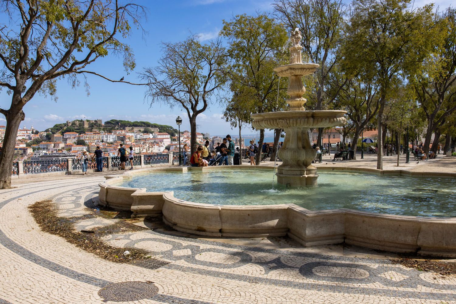 Miradouro do Sao Pedro de Alcantara | One Day in Lisbon Itinerary