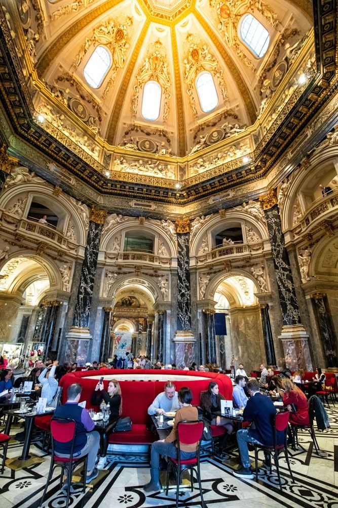 Inside Kunsthistorisches Cafe