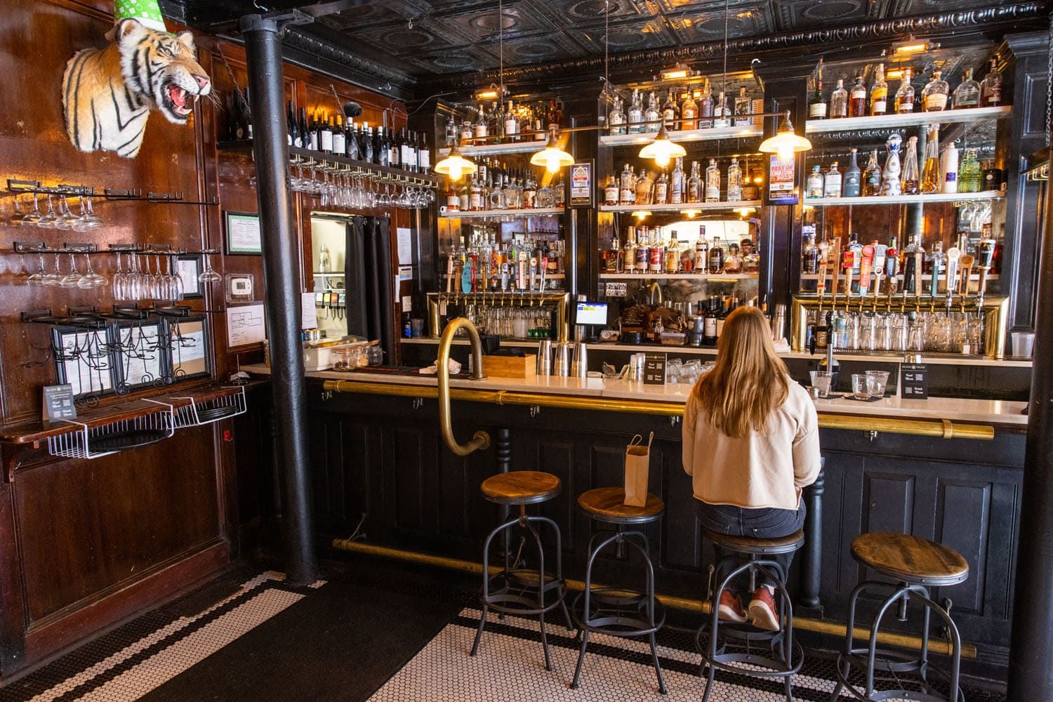 Blind Tiger Pub Bar | Best restaurants in Charleston