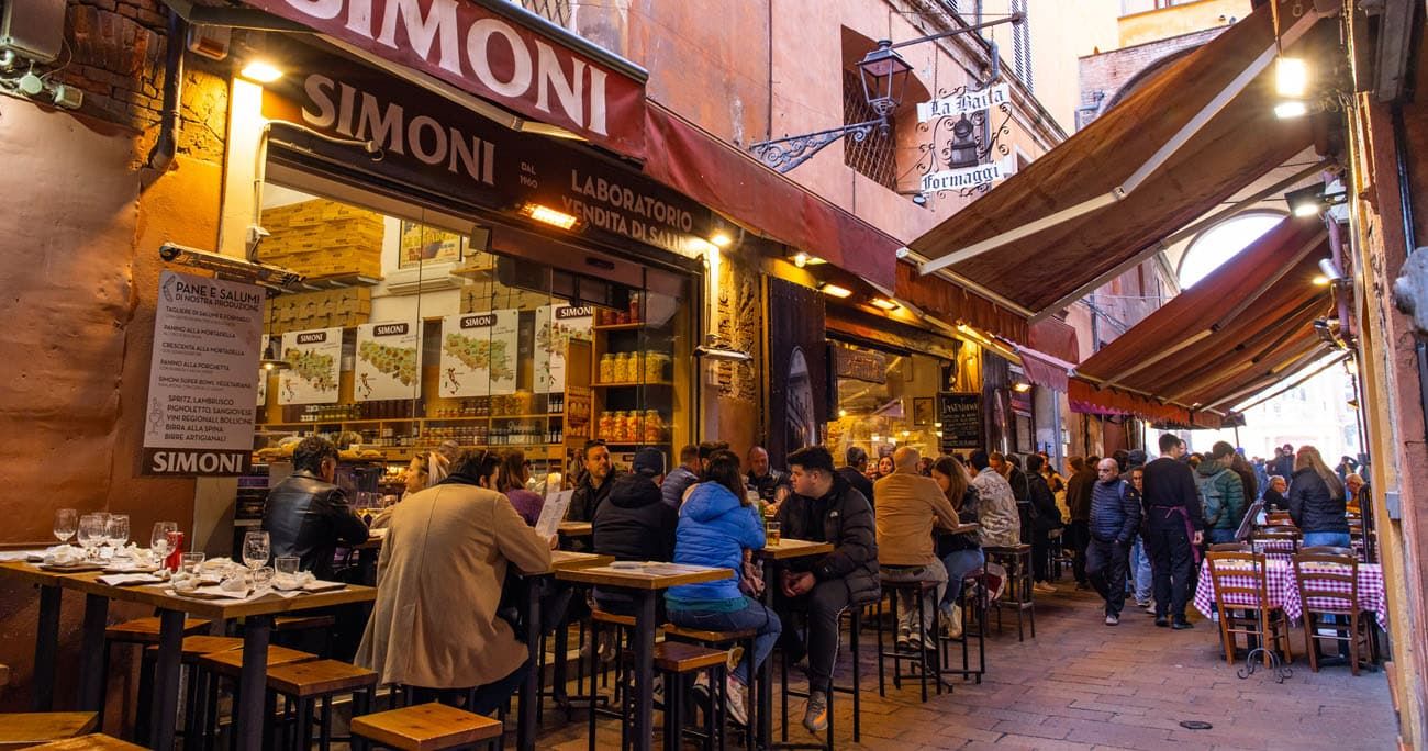 20 Best Things to Do in Bologna, Italy (2026 Guide) - Earth Trekkers