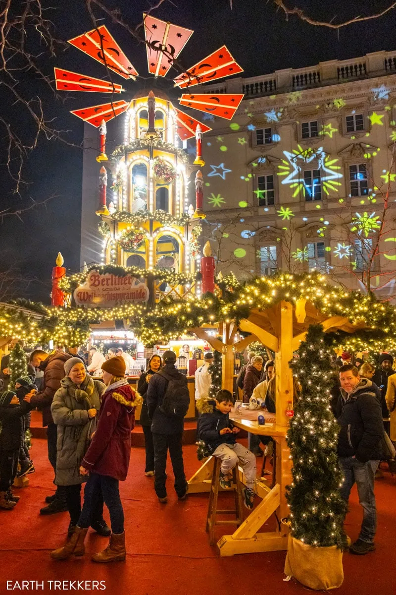 Berlin Weihnachtsmarkt Pyramid